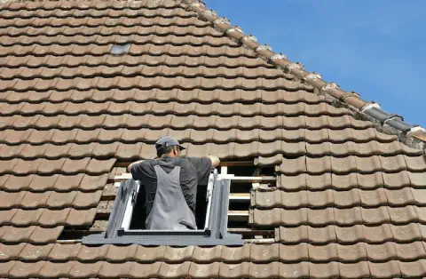 Pose de velux - La Limouzinière